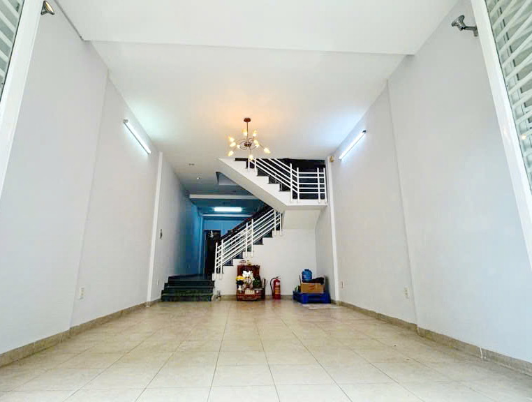 Bán nhà mặt tiền 2 lầu 4x16m KDC Cao Lỗ Phường 4 Quận 8